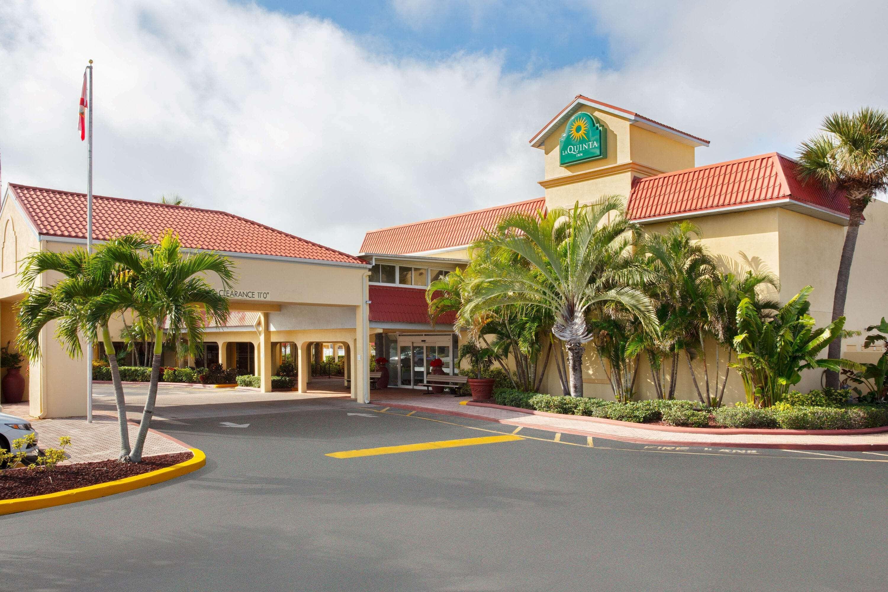 La Quinta Inn By Wyndham Cocoa Beach-Port Canaveral Exterior photo