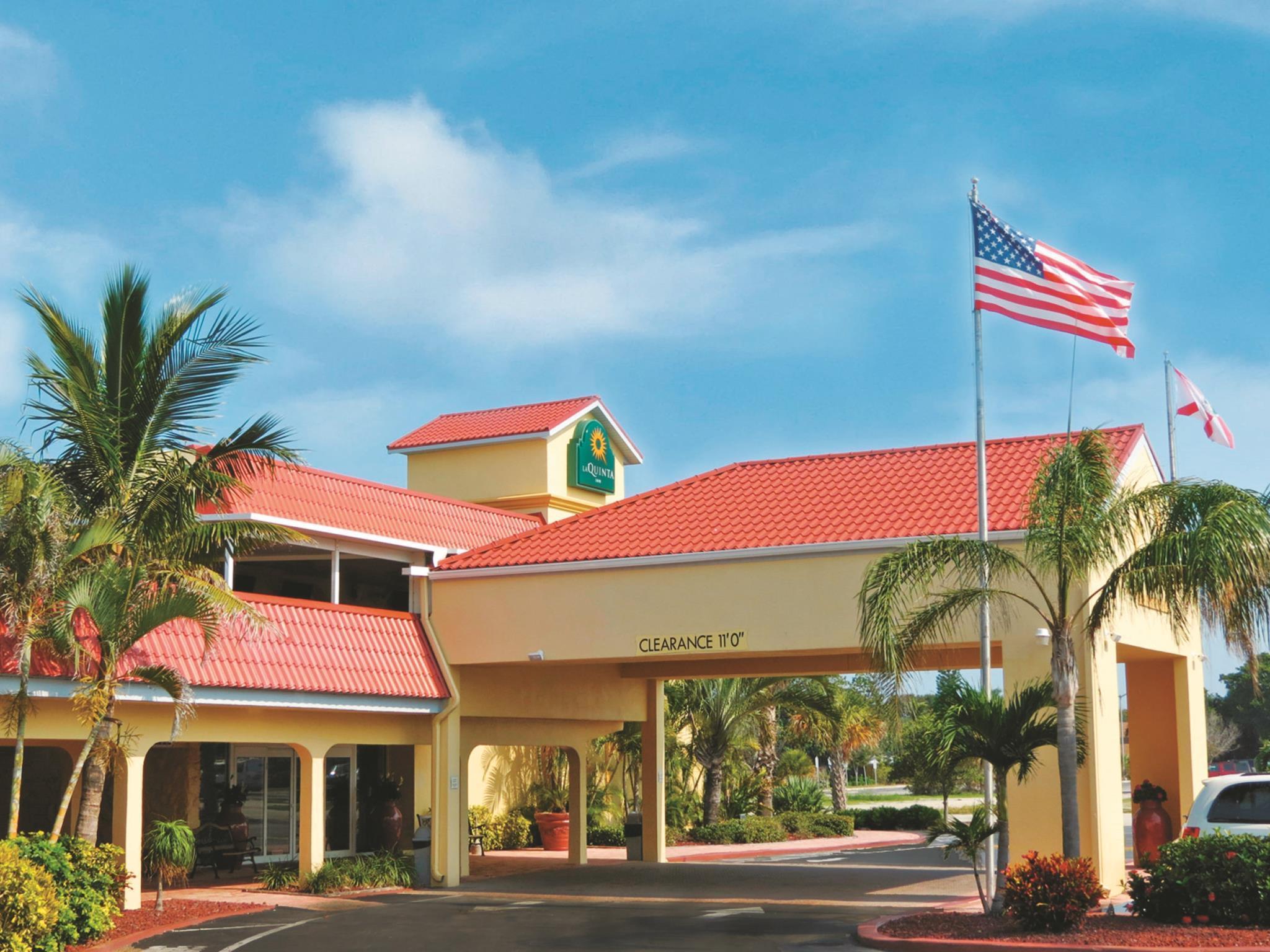 La Quinta Inn By Wyndham Cocoa Beach-Port Canaveral Exterior photo