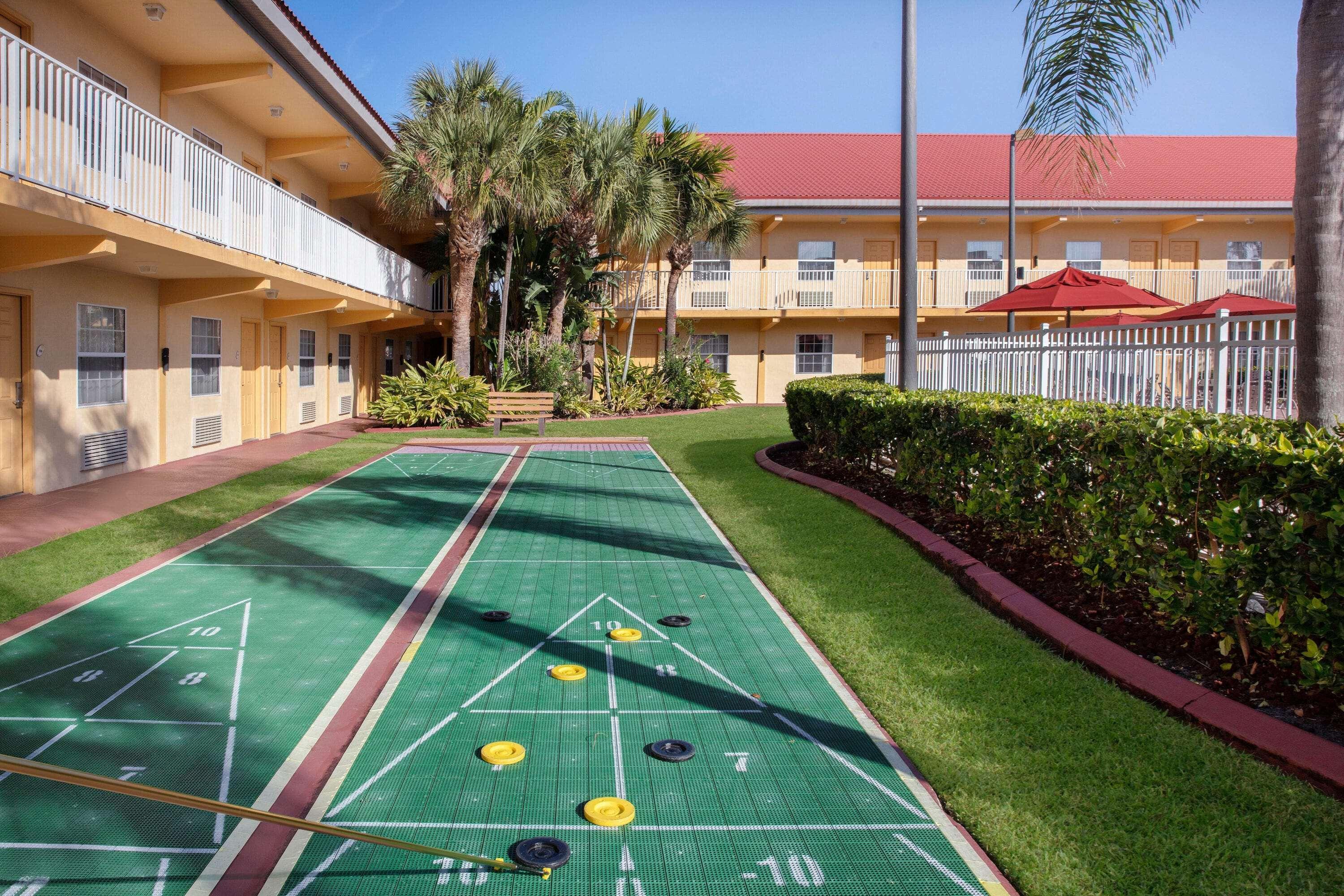 La Quinta Inn By Wyndham Cocoa Beach-Port Canaveral Exterior photo