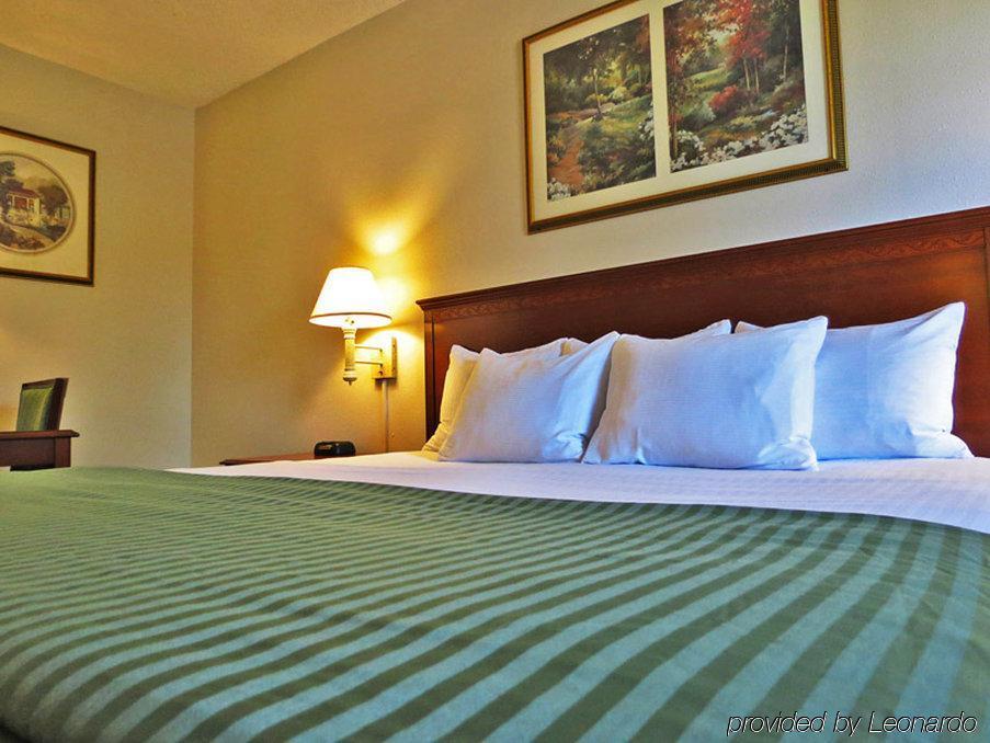 La Quinta Inn By Wyndham Cocoa Beach-Port Canaveral Room photo