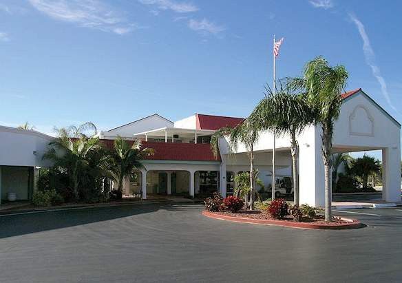 La Quinta Inn By Wyndham Cocoa Beach-Port Canaveral Exterior photo