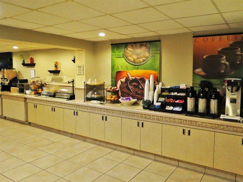 La Quinta Inn By Wyndham Cocoa Beach-Port Canaveral Restaurant photo